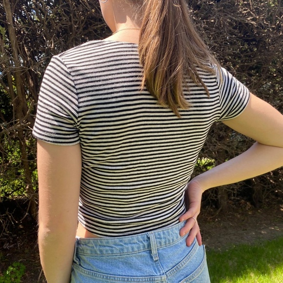 Brandy Melville Cropped Short Sleeve Top! - Picture 2 of 5